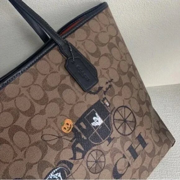 Coach Halloween tote and pumpkin driver coach wagon new - Picture 2 of 5